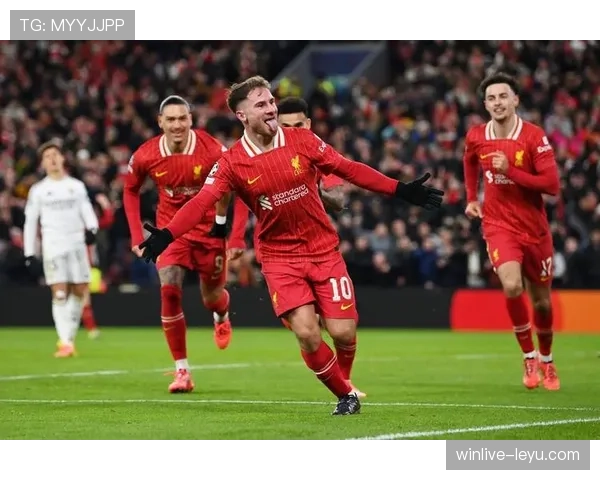 英超刀锋军团强势逆袭！激战中彰显无畏斗志，稳居积分榜冲击顶级荣誉