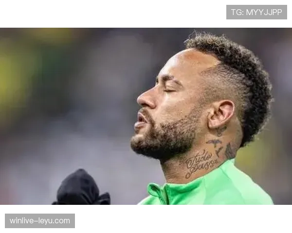 内马尔背后纹身的意义：艺术纹理中刻画闪耀与坚韧的人生故事