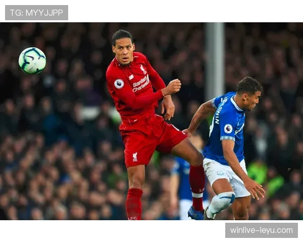 范戴克荣膺PFA年度最佳球员，卓越领导力引领状态强势回暖