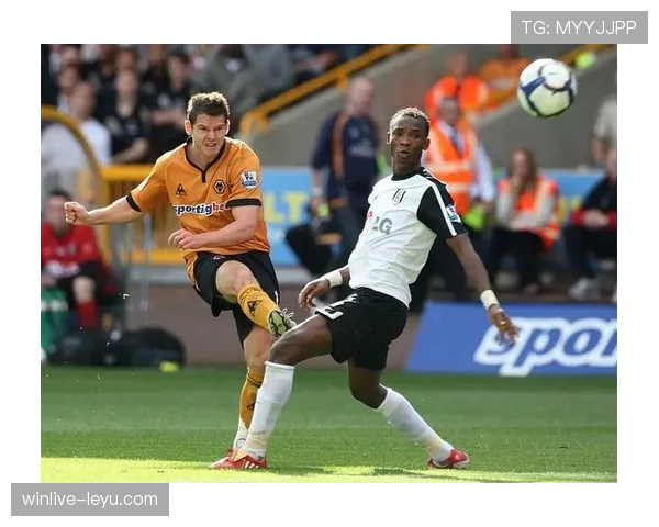 马特·特纳英超新赛季首战稳健发挥，助球队力克强敌取得关键胜利