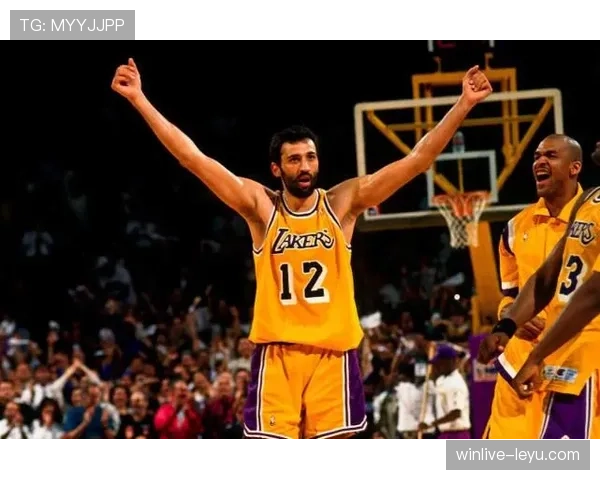 迪瓦茨内线传球助攻提升快攻效率明显对比同期中锋表现