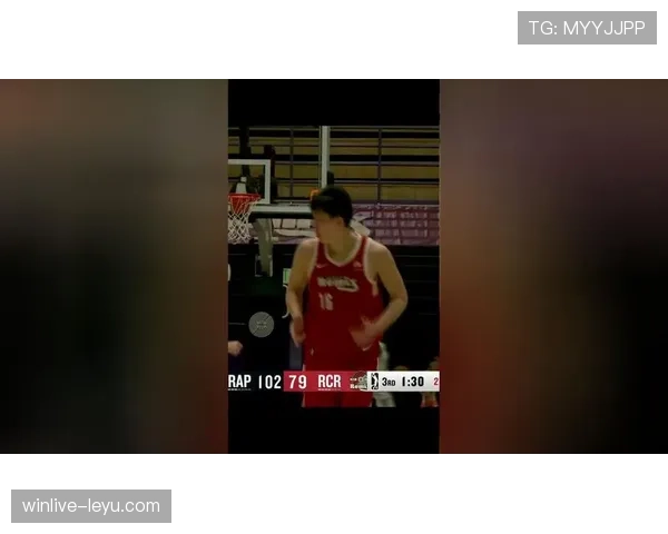 杨瀚森无球跑动制造外线空位，较上季三分更高效